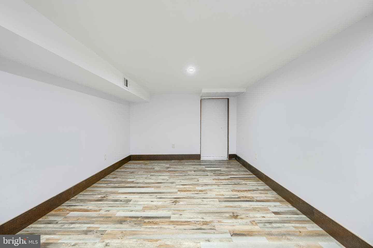 405 Robinson Street photo 24
