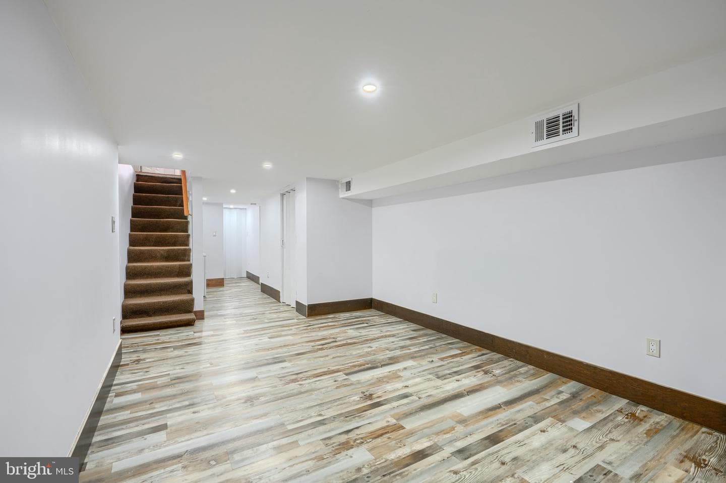 405 Robinson Street photo 25