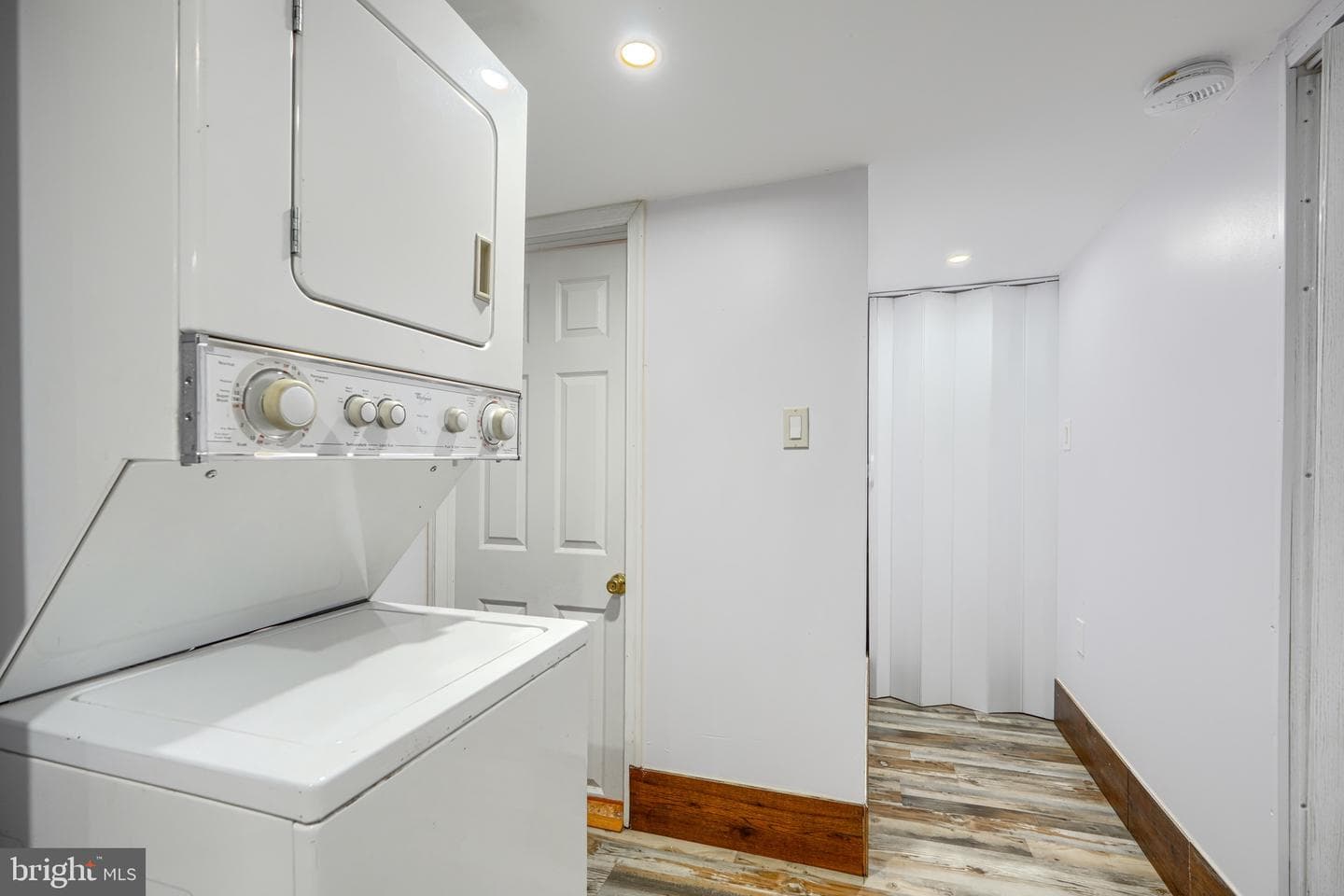 405 Robinson Street photo 26