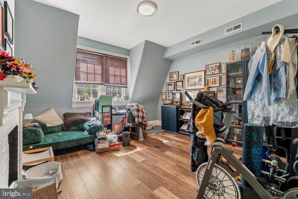 1215 John Street photo 10