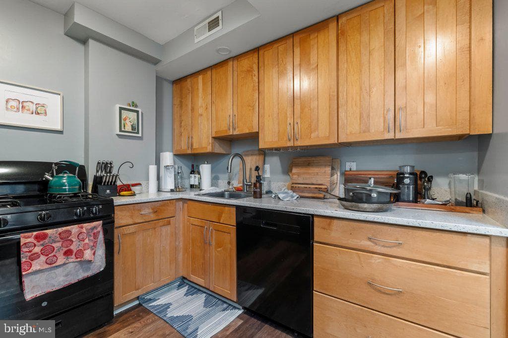 1215 John Street photo 14