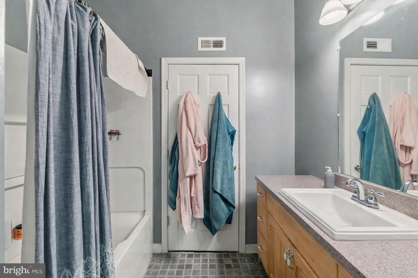 1215 John Street photo 16