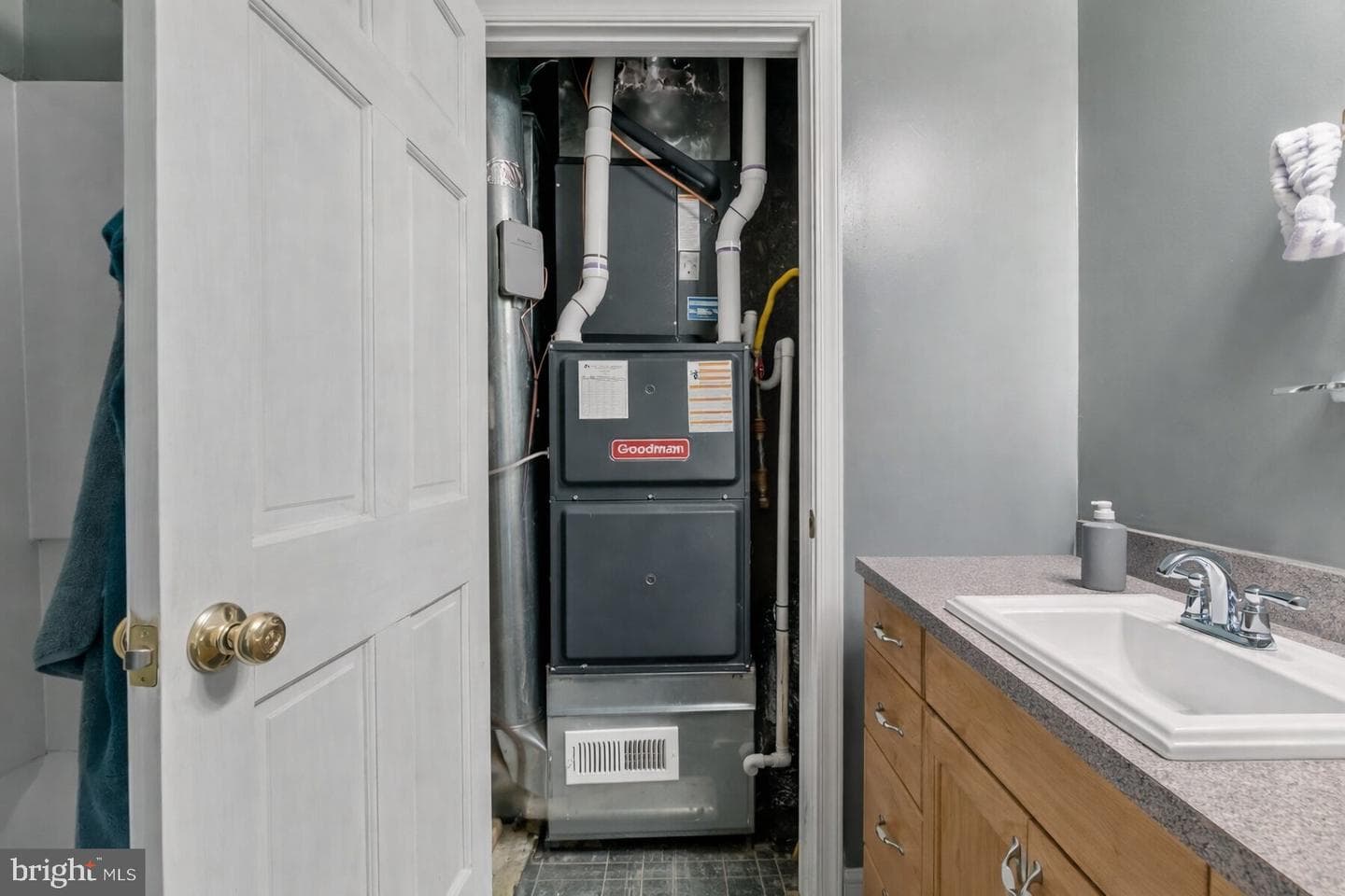1215 John Street photo 17