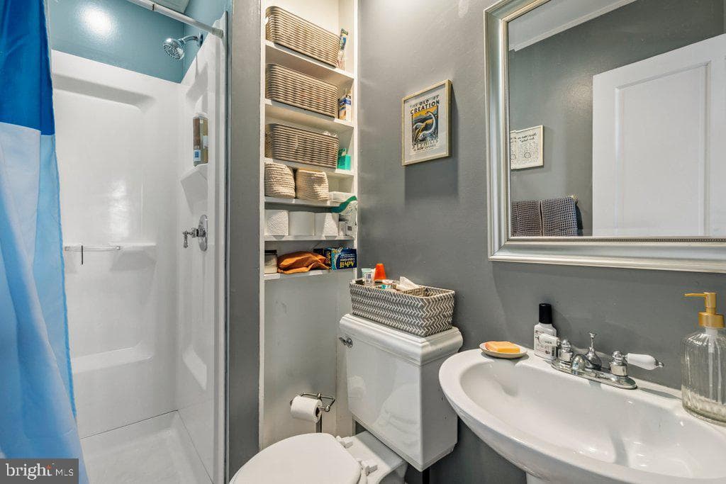 1215 John Street photo 19