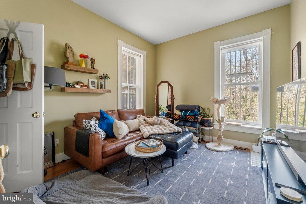 1215 John Street photo 21