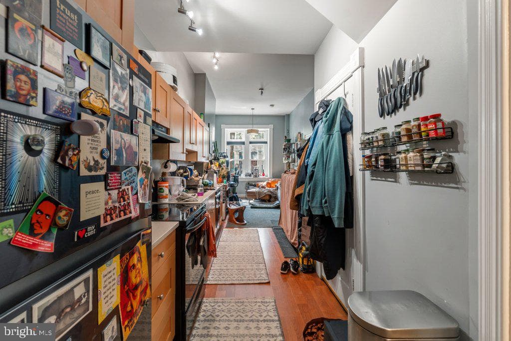 1215 John Street photo 22