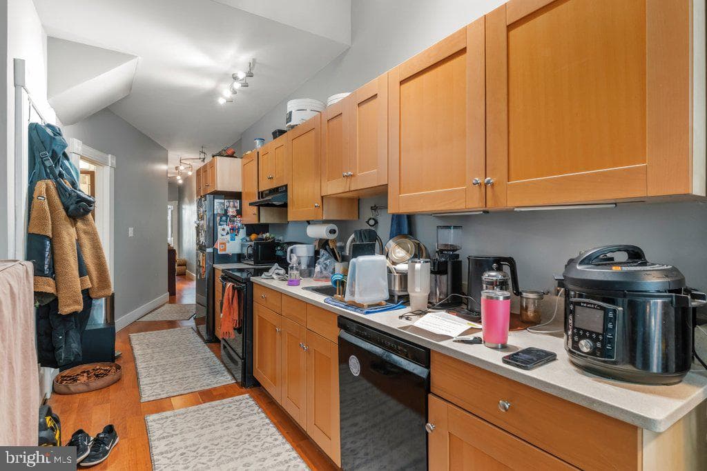 1215 John Street photo 23