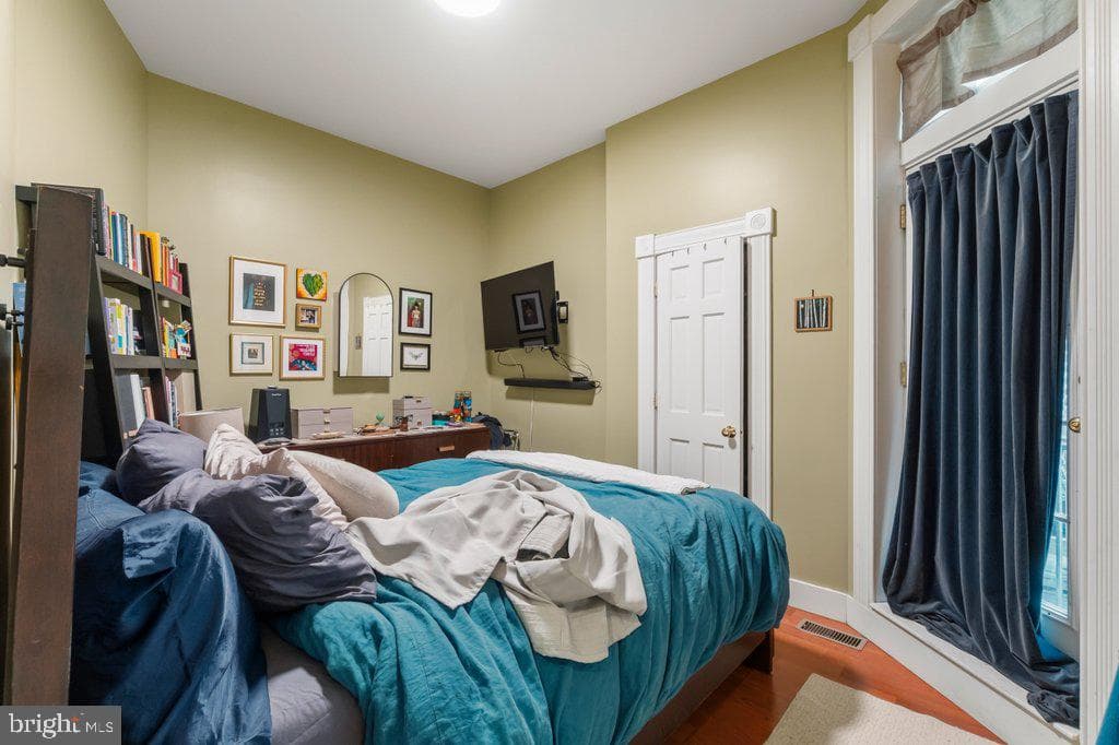 1215 John Street photo 24