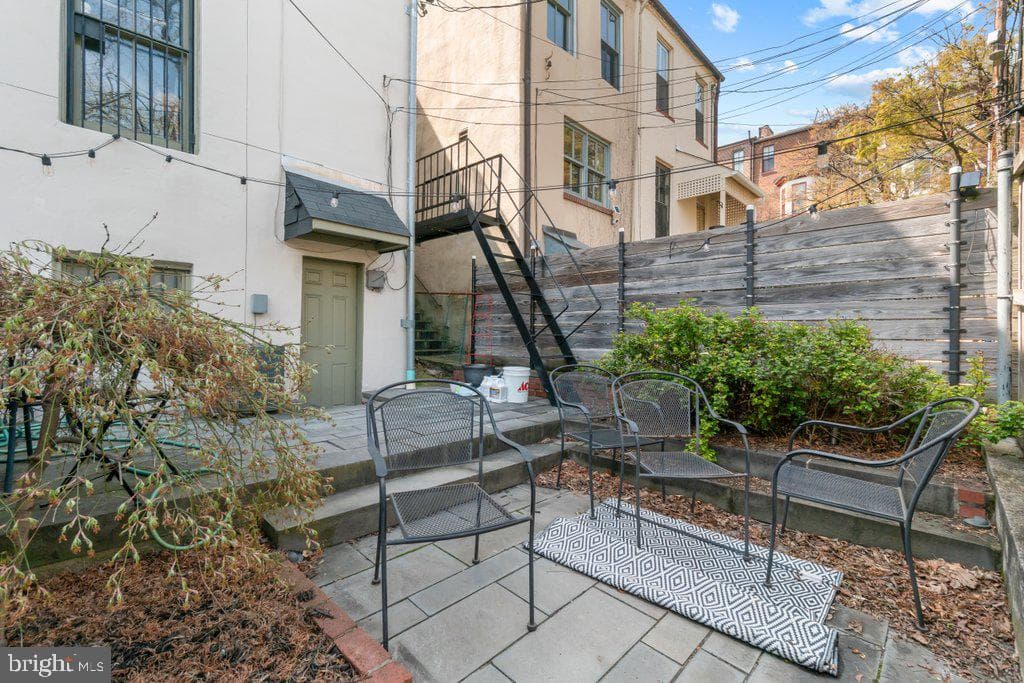1215 John Street photo 27
