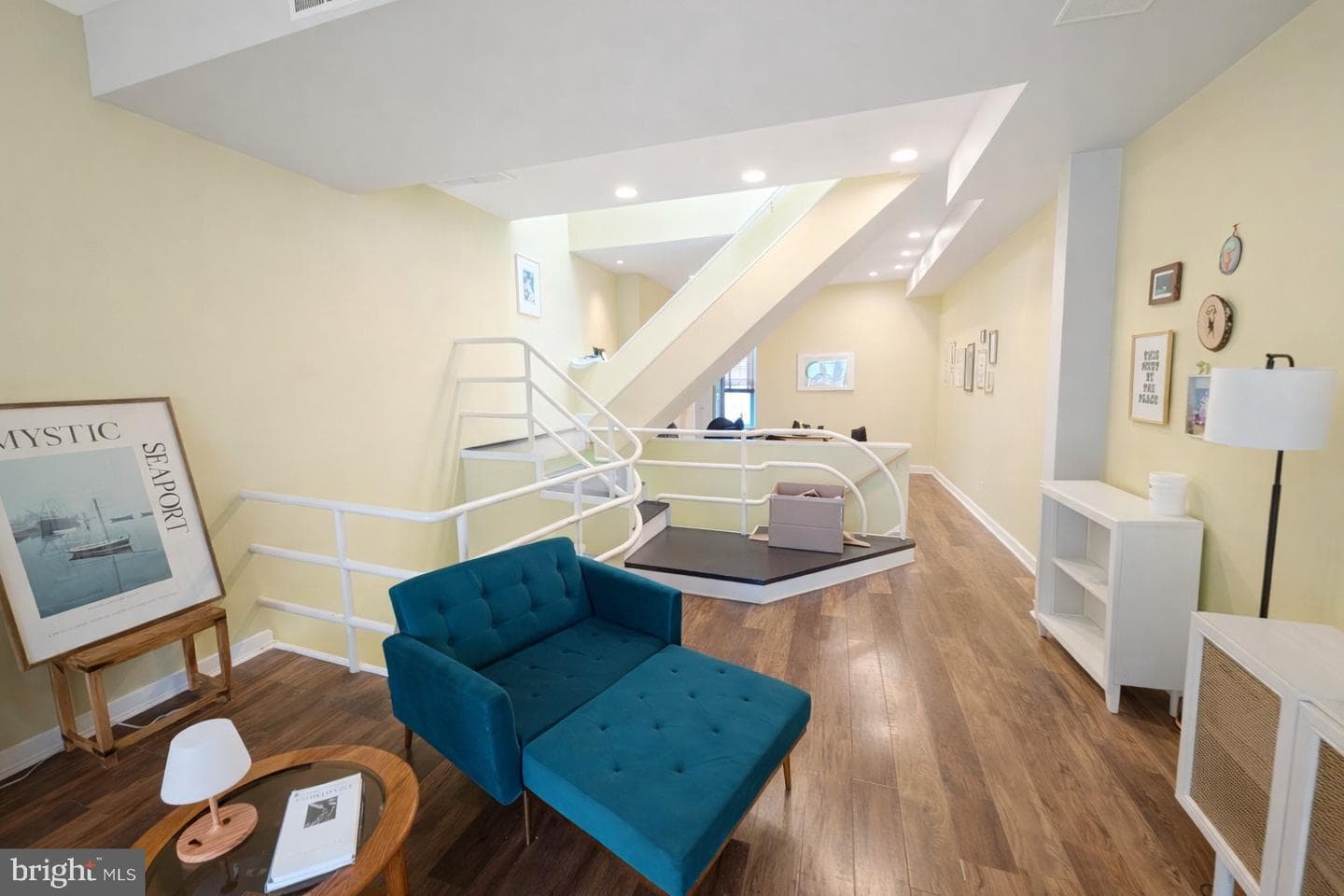 1215 John Street photo 3