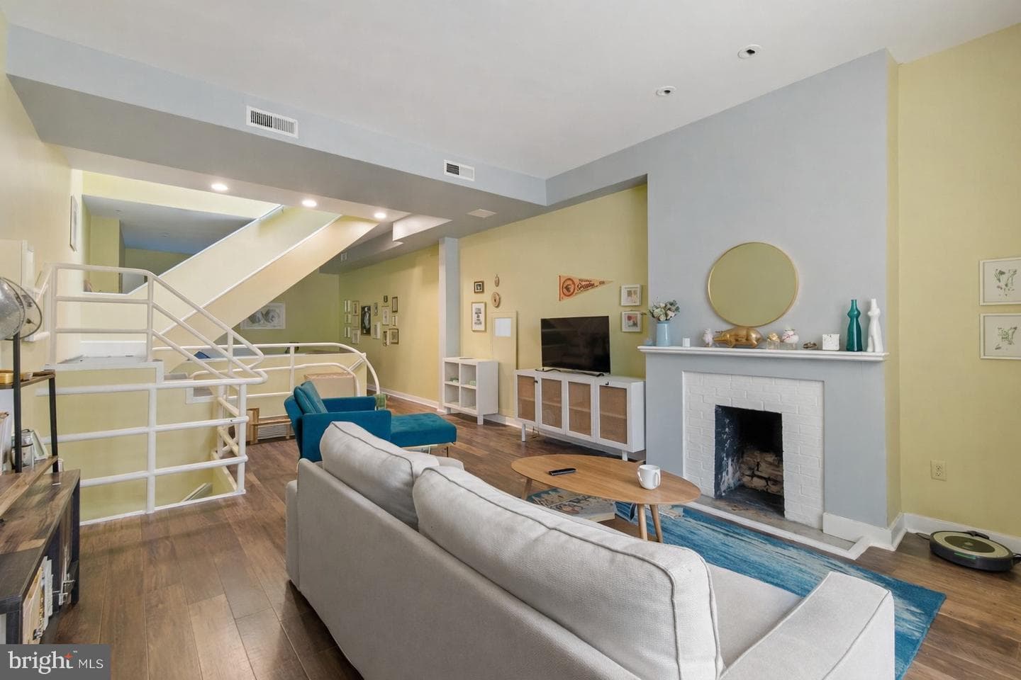 1215 John Street photo 5