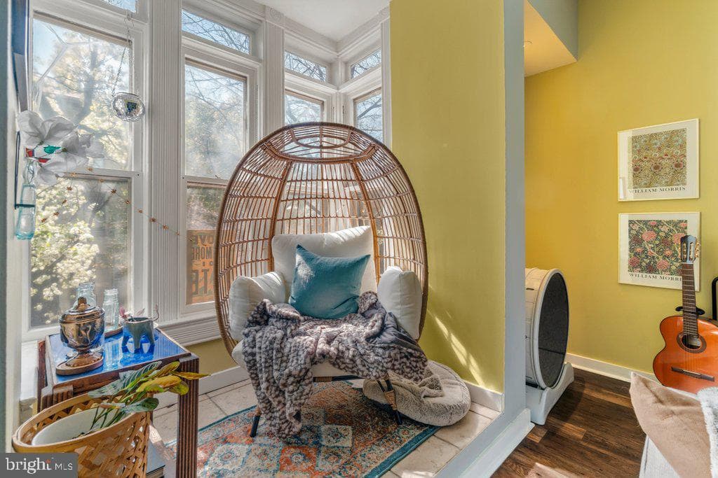 1215 John Street photo 8