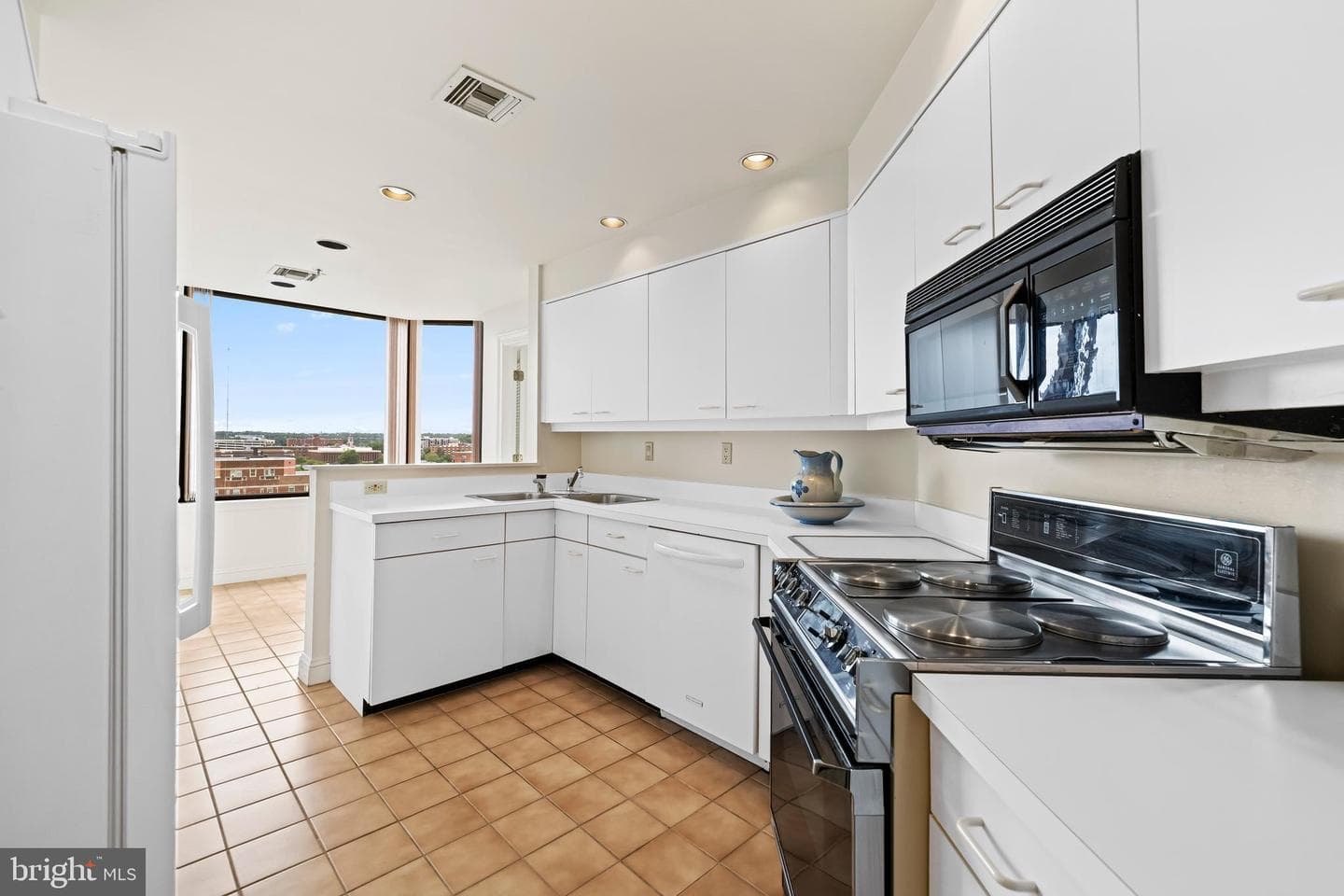 3704 N Charles Street #1403 photo 15