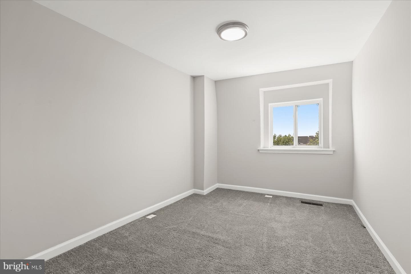 2424 Liberty Heights Avenue photo 31