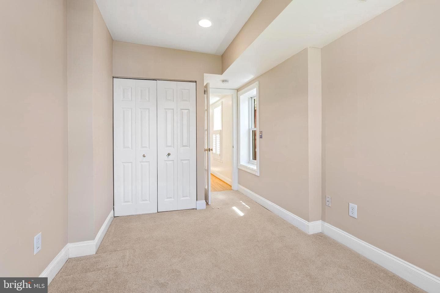 918 S Ellwood Avenue photo 27