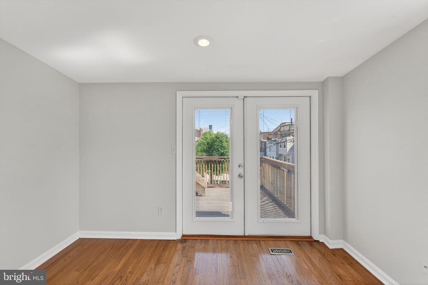 60 E Randall Street E photo 31