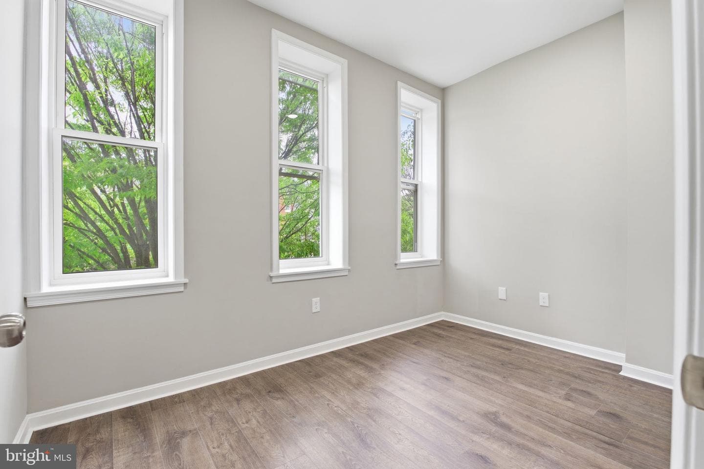 1032 N Fulton Avenue photo 17