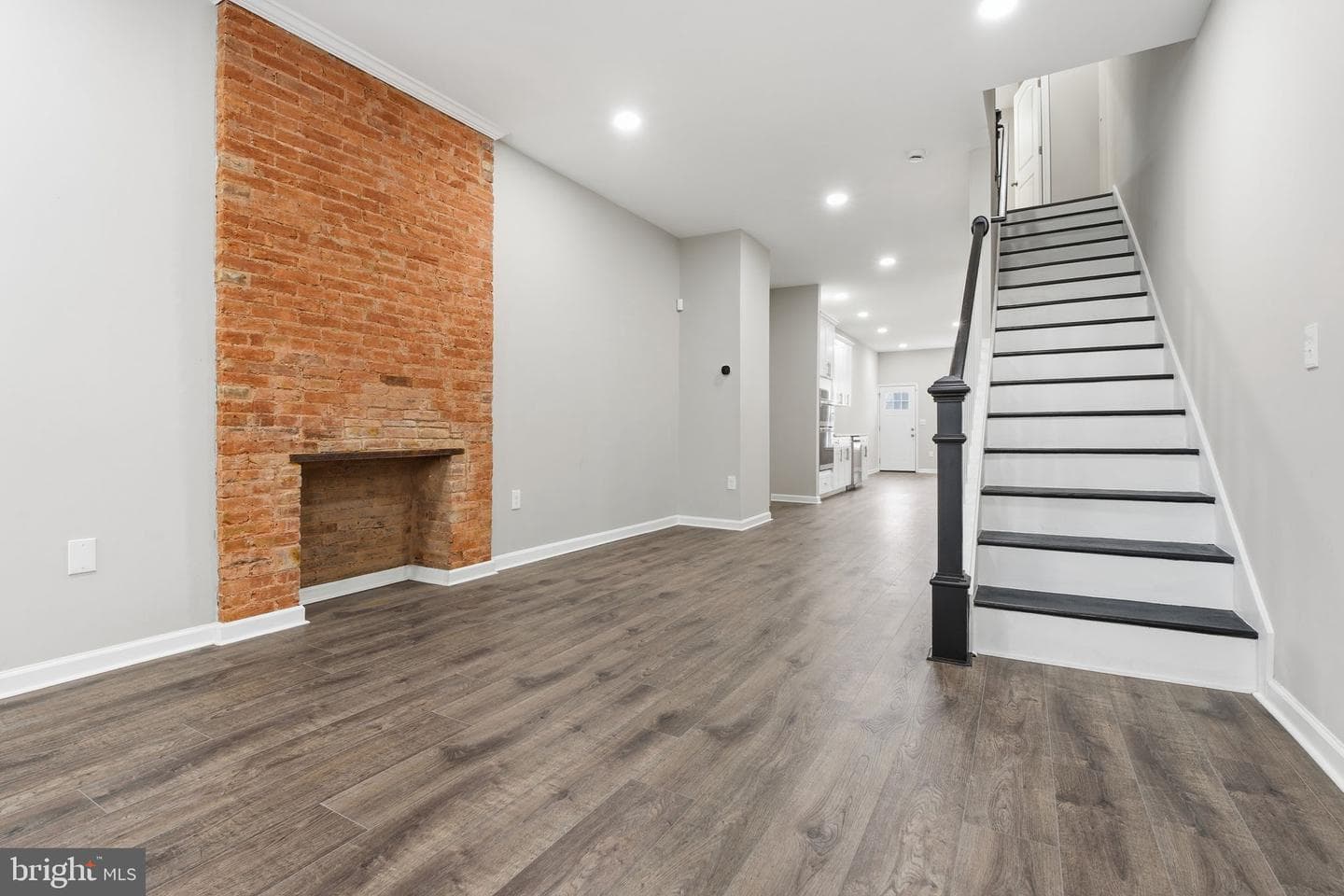 1032 N Fulton Avenue photo 3