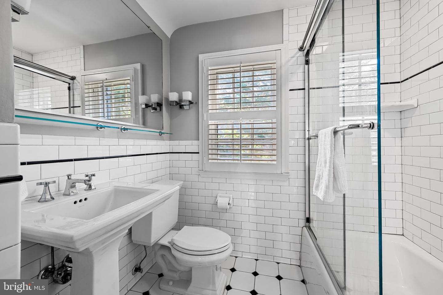 212 Saint Dunstans Road photo 29