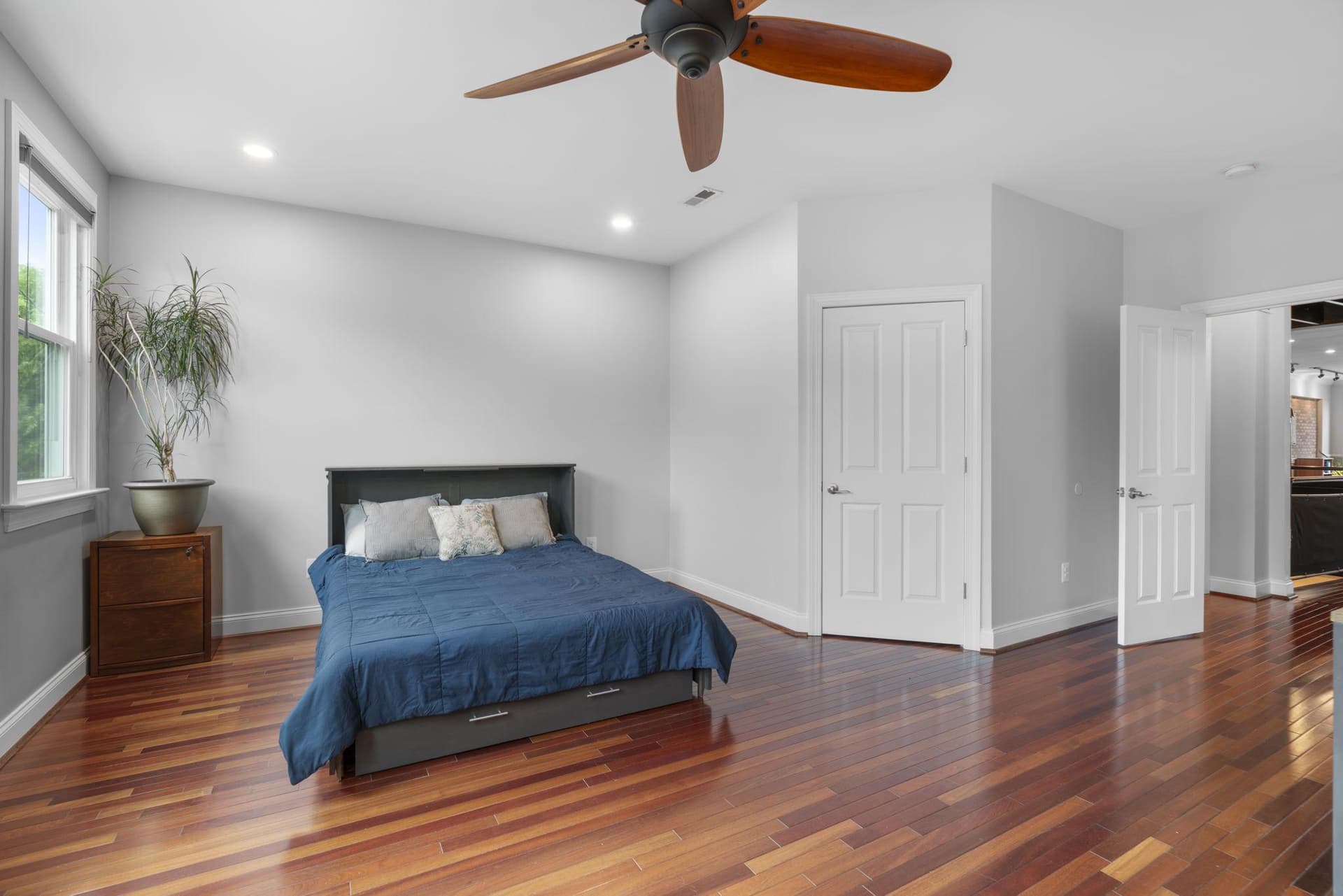 2916 Dillon Street photo 32