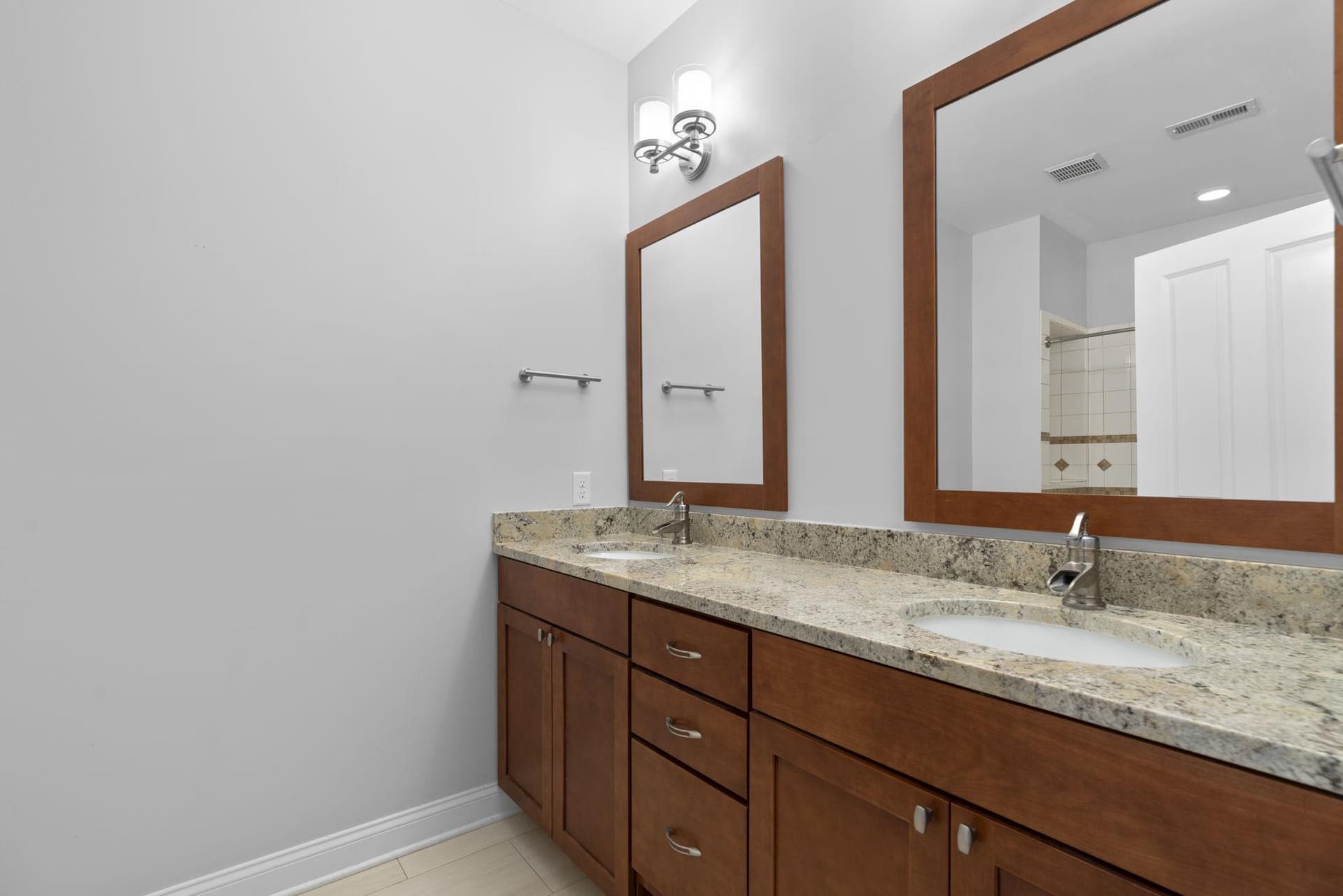 2916 Dillon Street photo 34