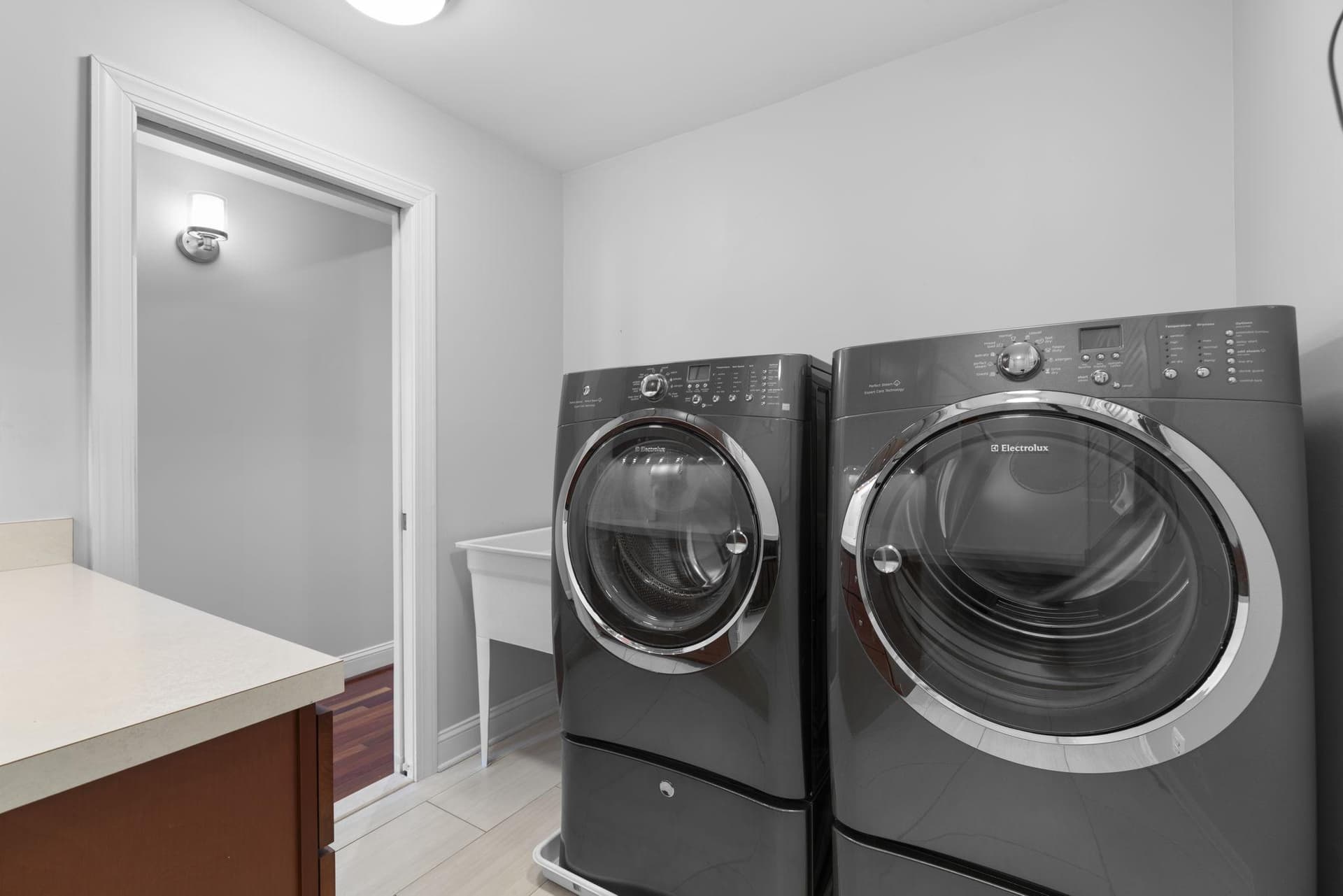 2916 Dillon Street photo 47