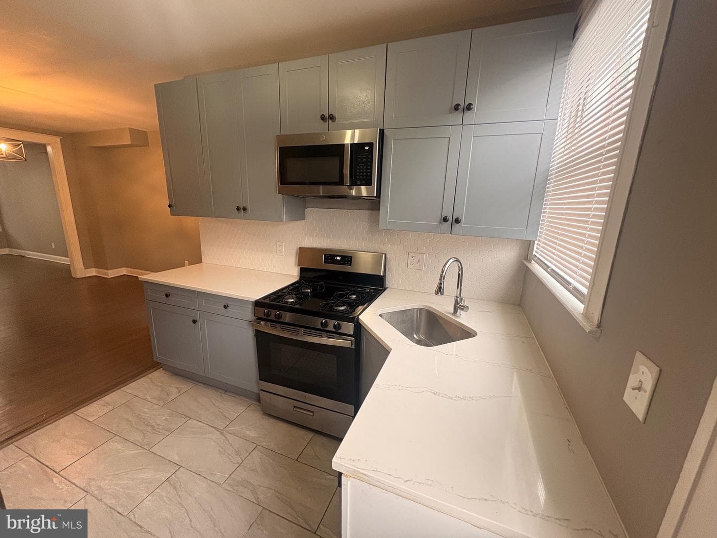 4436 Newport Avenue photo 4
