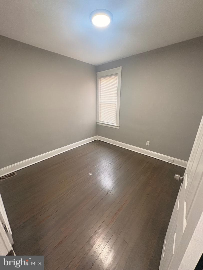 4436 Newport Avenue photo 8