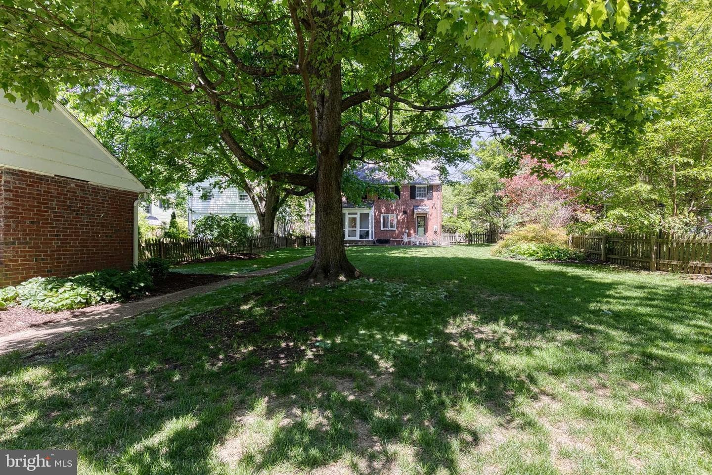325 Broadmoor Road photo 36
