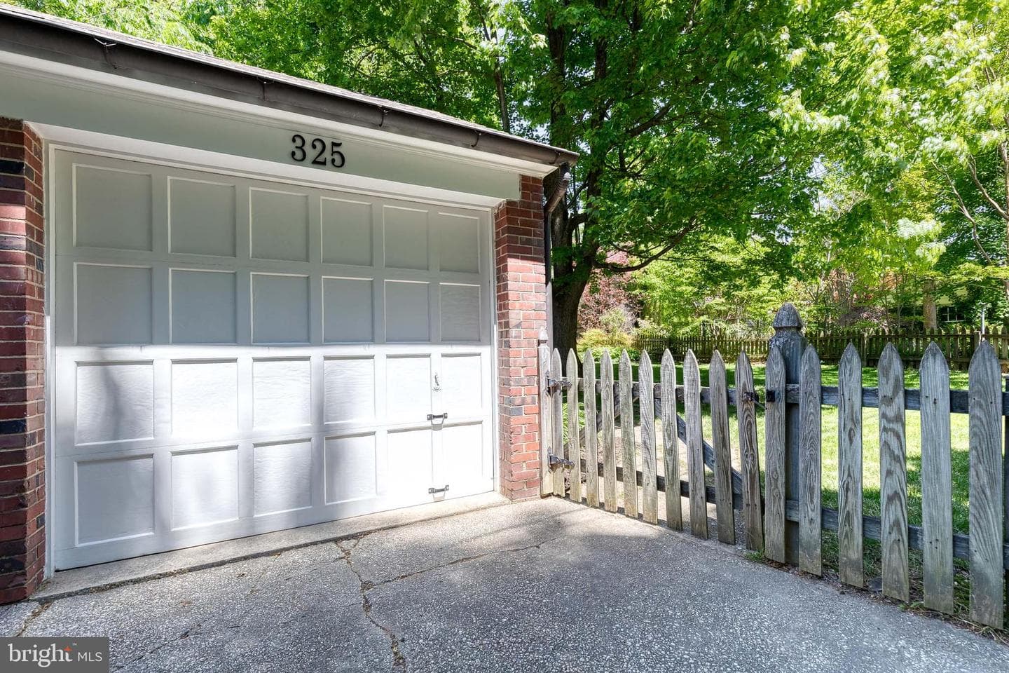 325 Broadmoor Road photo 37