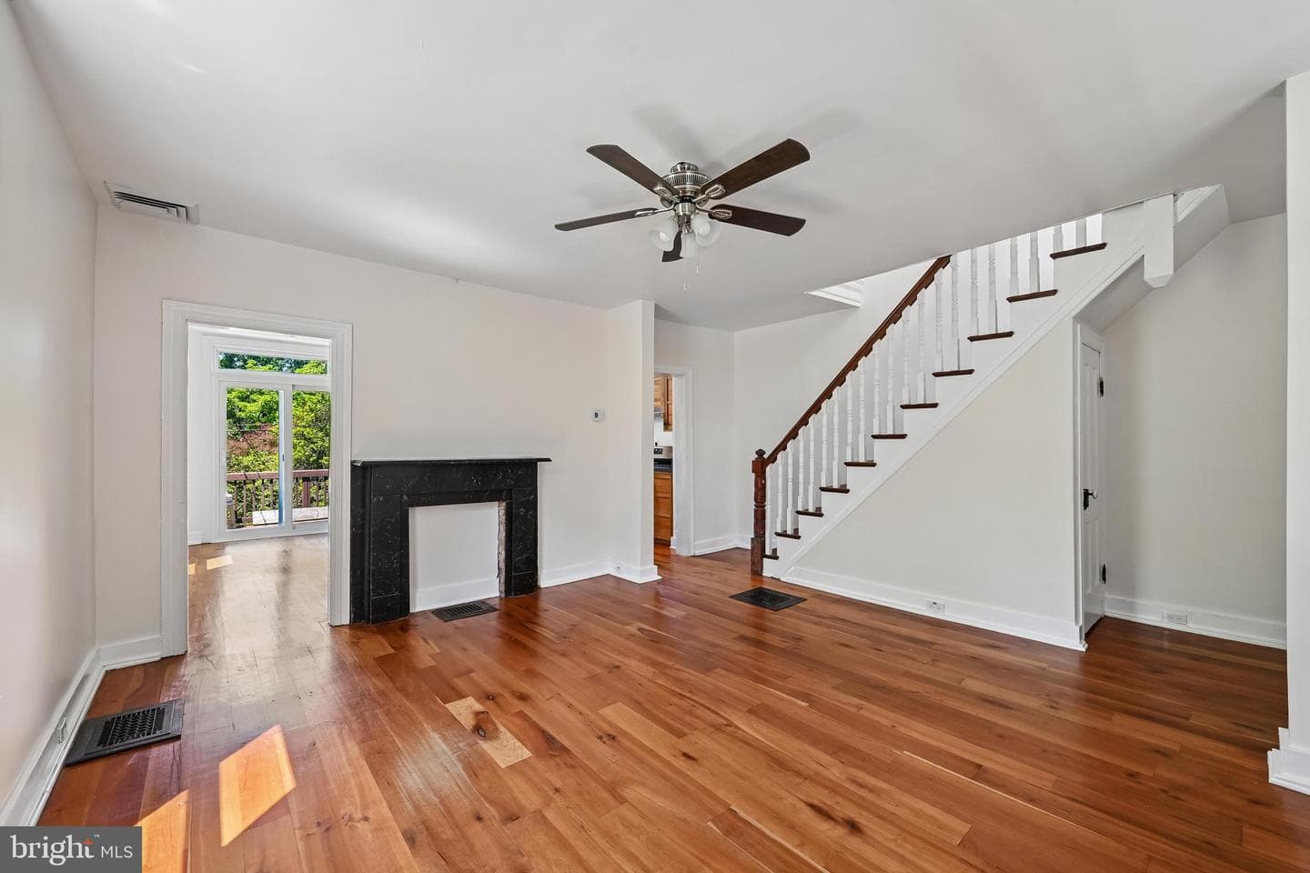 5702 Falls Road photo 10