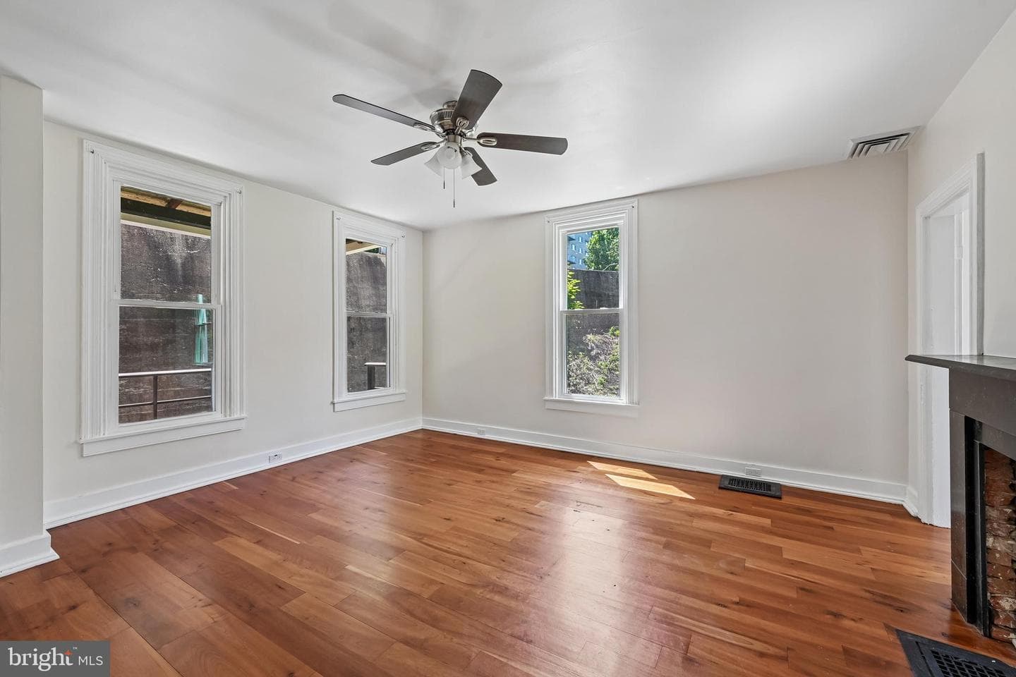 5702 Falls Road photo 11