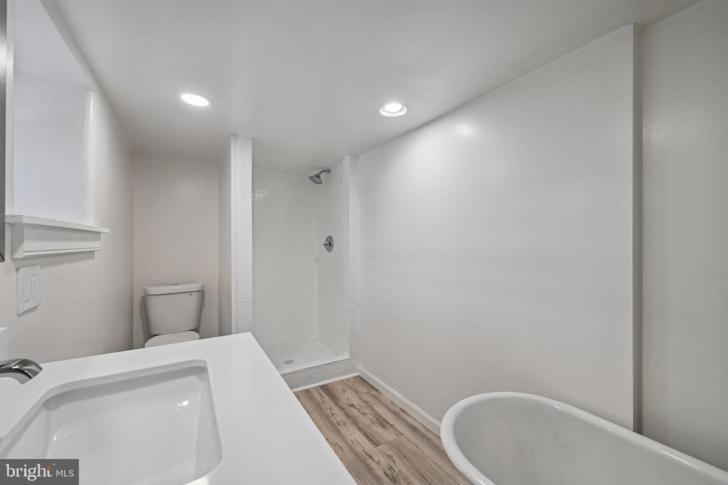 5702 Falls Road photo 24