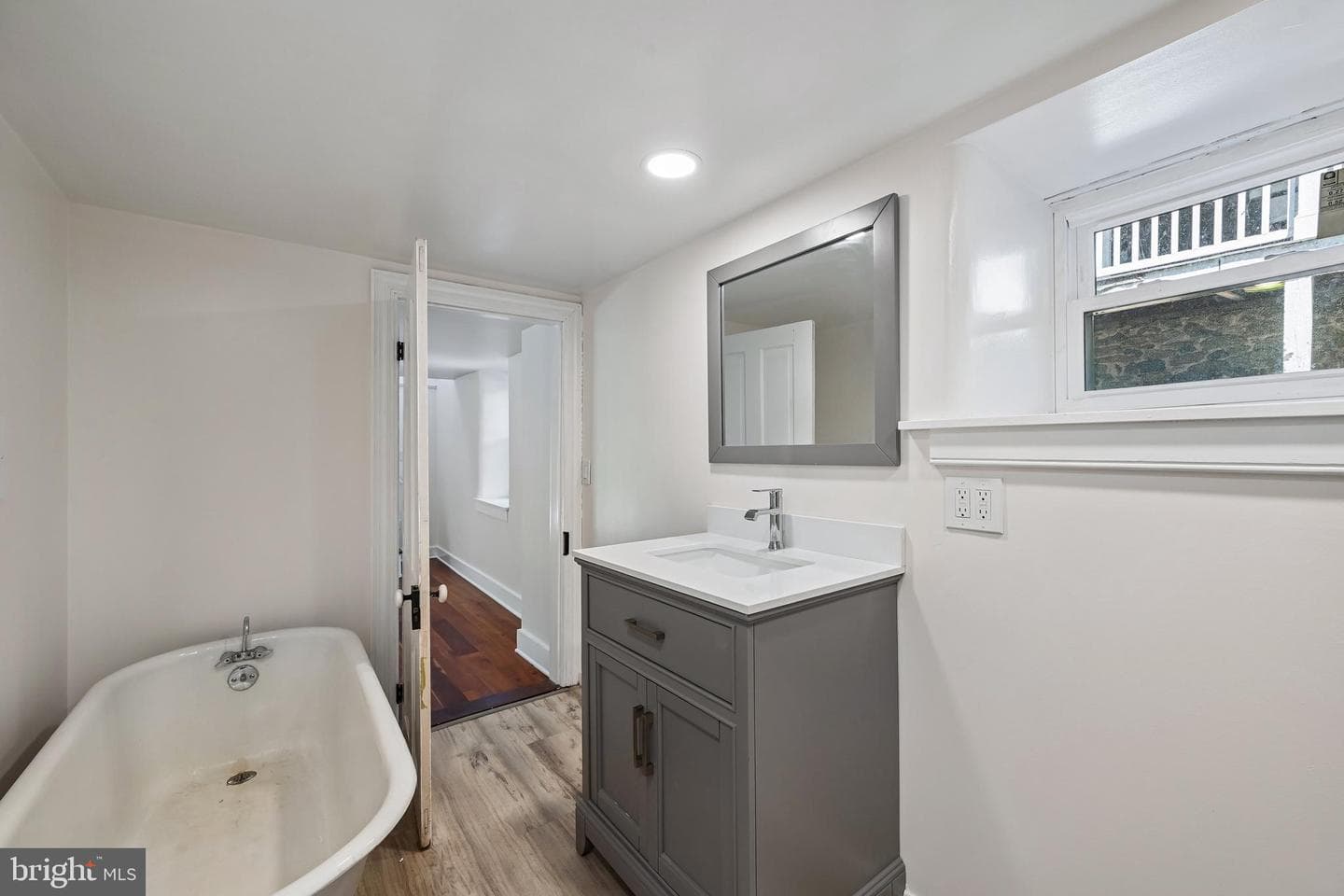 5702 Falls Road photo 25
