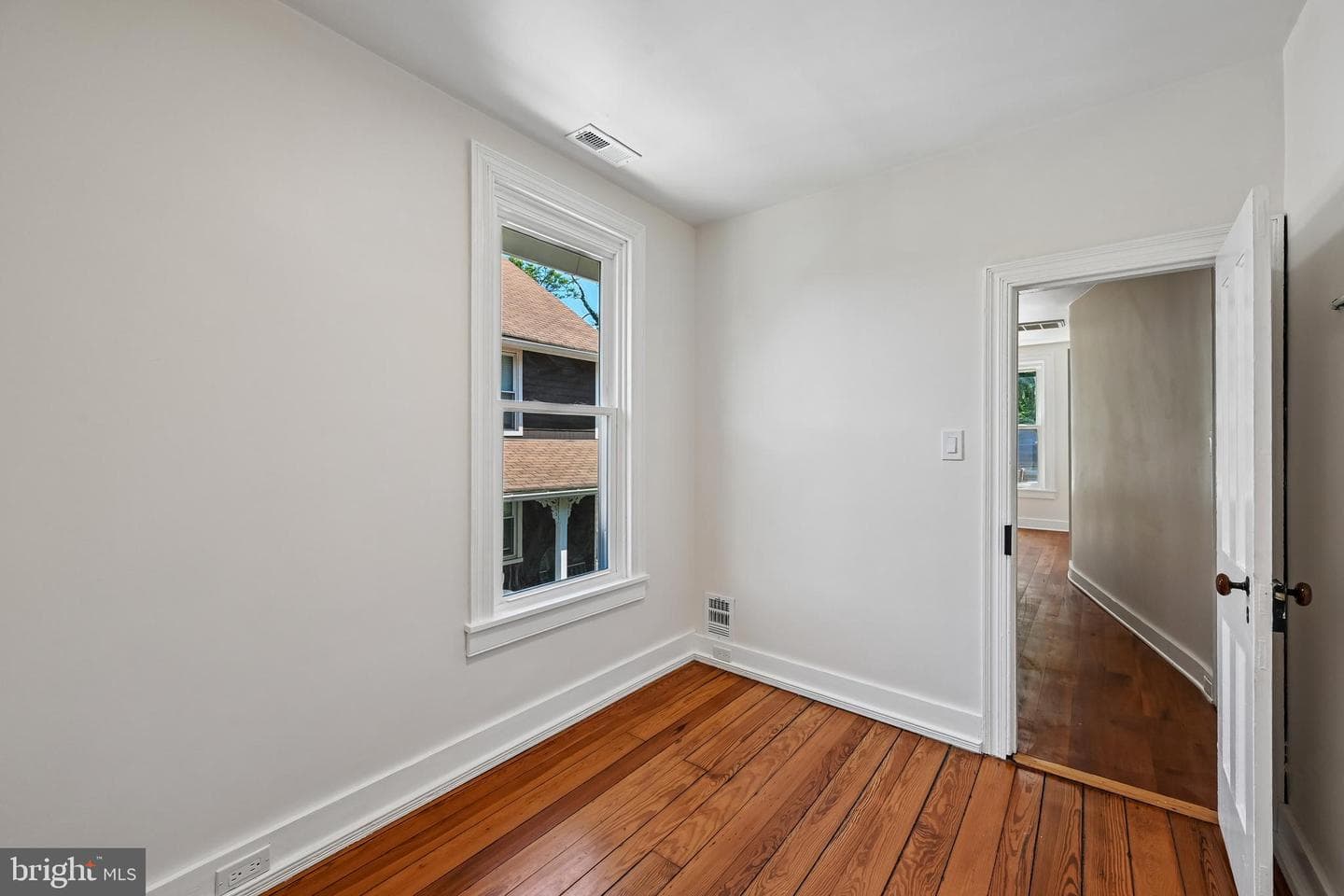 5702 Falls Road photo 34