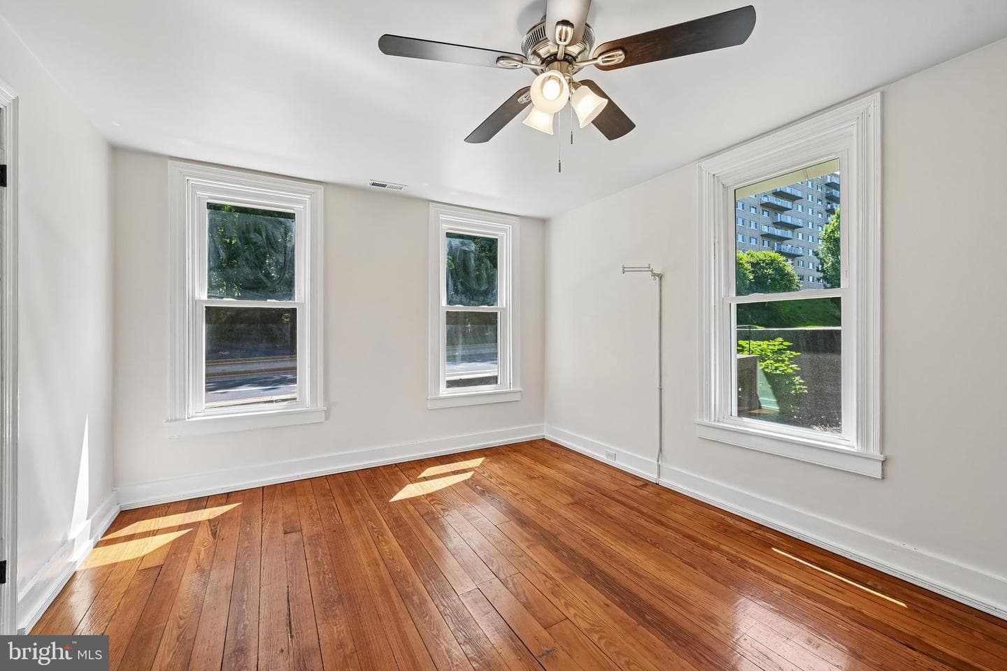 5702 Falls Road photo 5