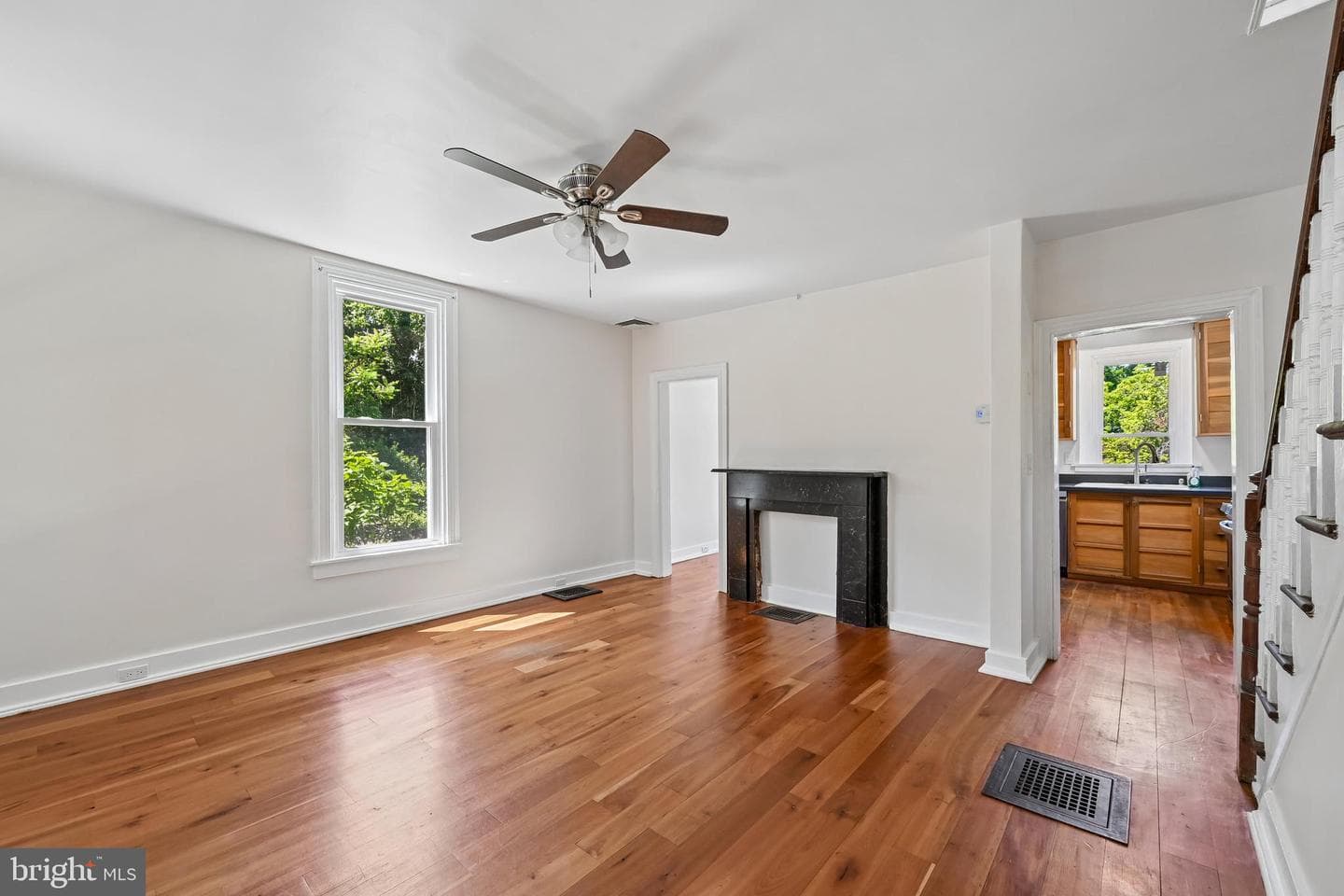 5702 Falls Road photo 9