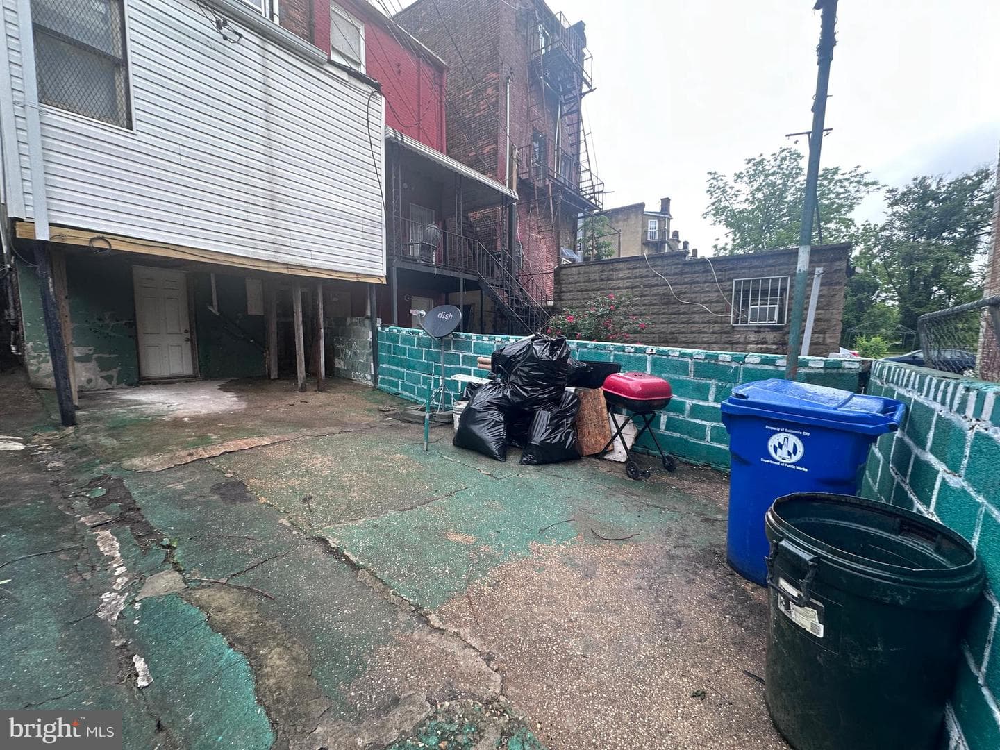 741 N Fulton Ave photo 32