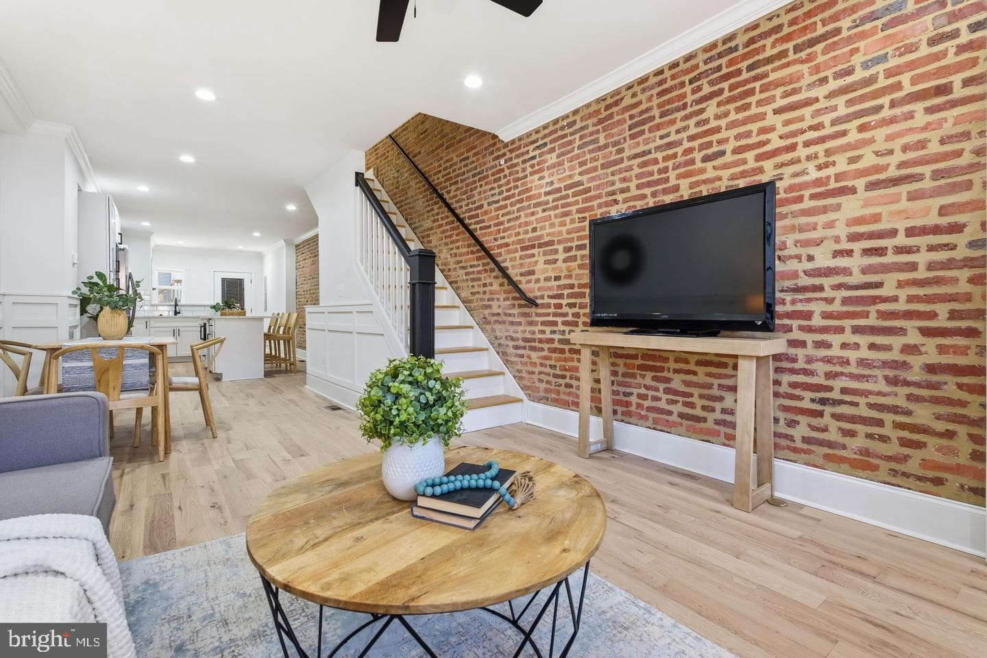 1126 E Fort Avenue photo 3