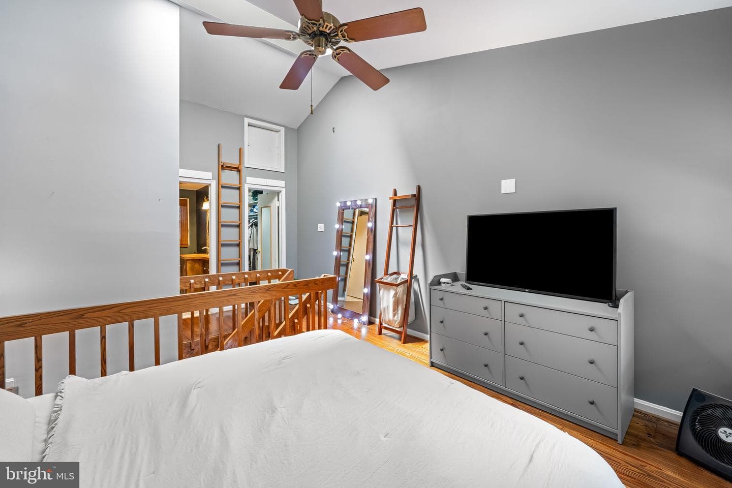 415 E Cross Street E photo 16