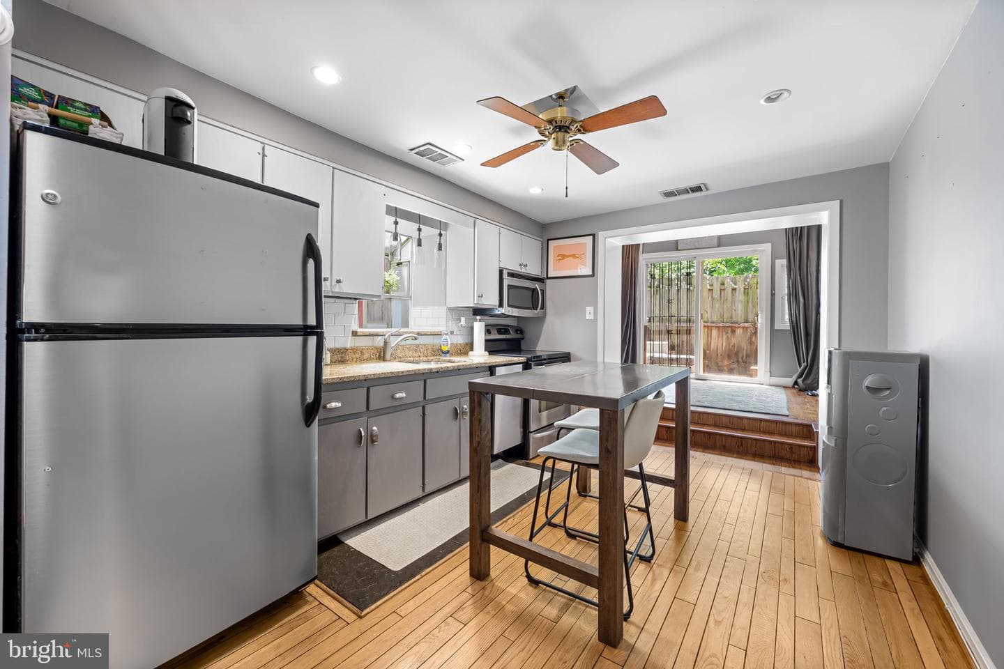 415 E Cross Street E photo 8