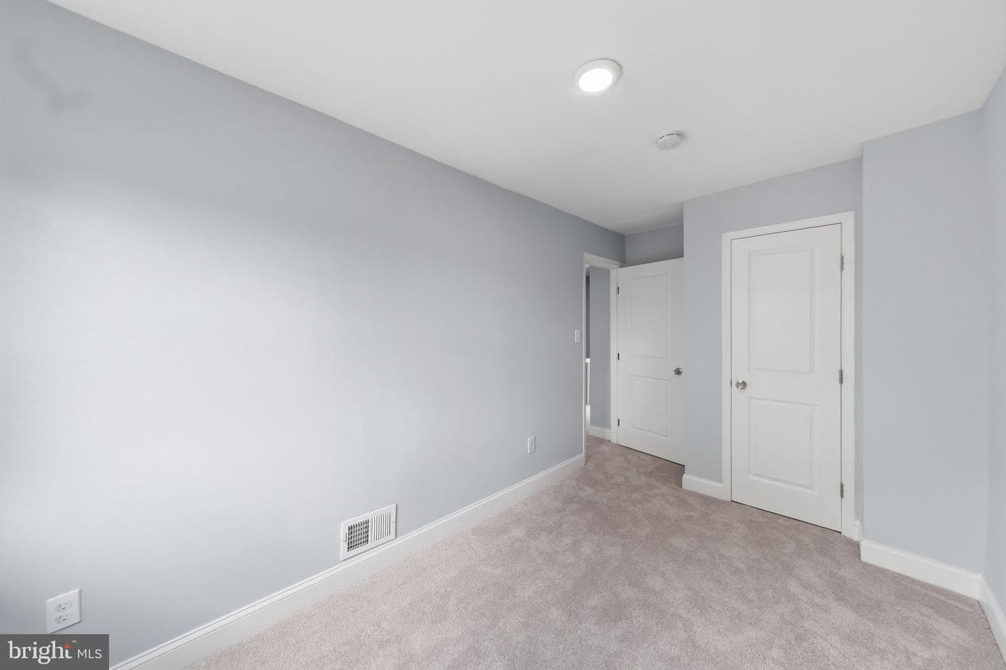 636 Hillview Rd photo 12