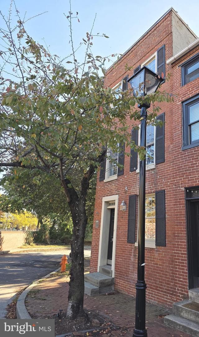 628 Warner Street photo 12