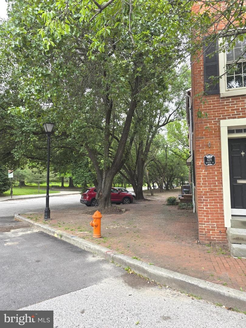 628 Warner Street photo 3
