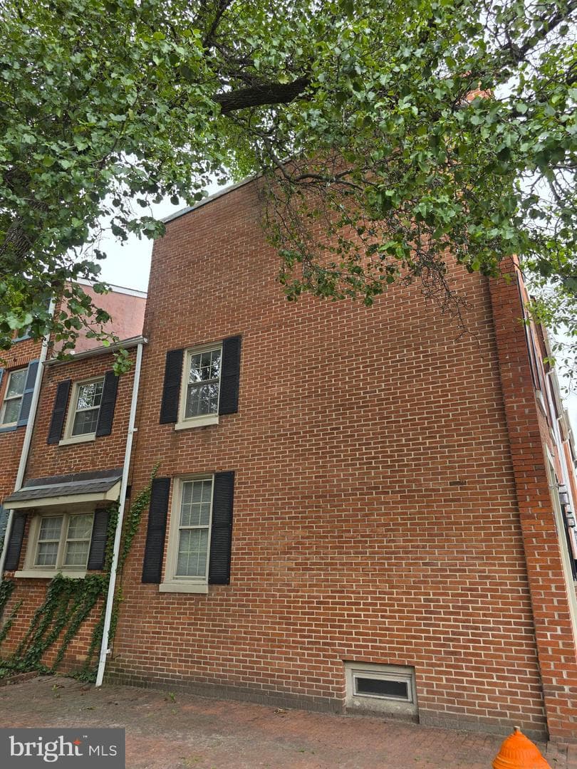 628 Warner Street photo 5