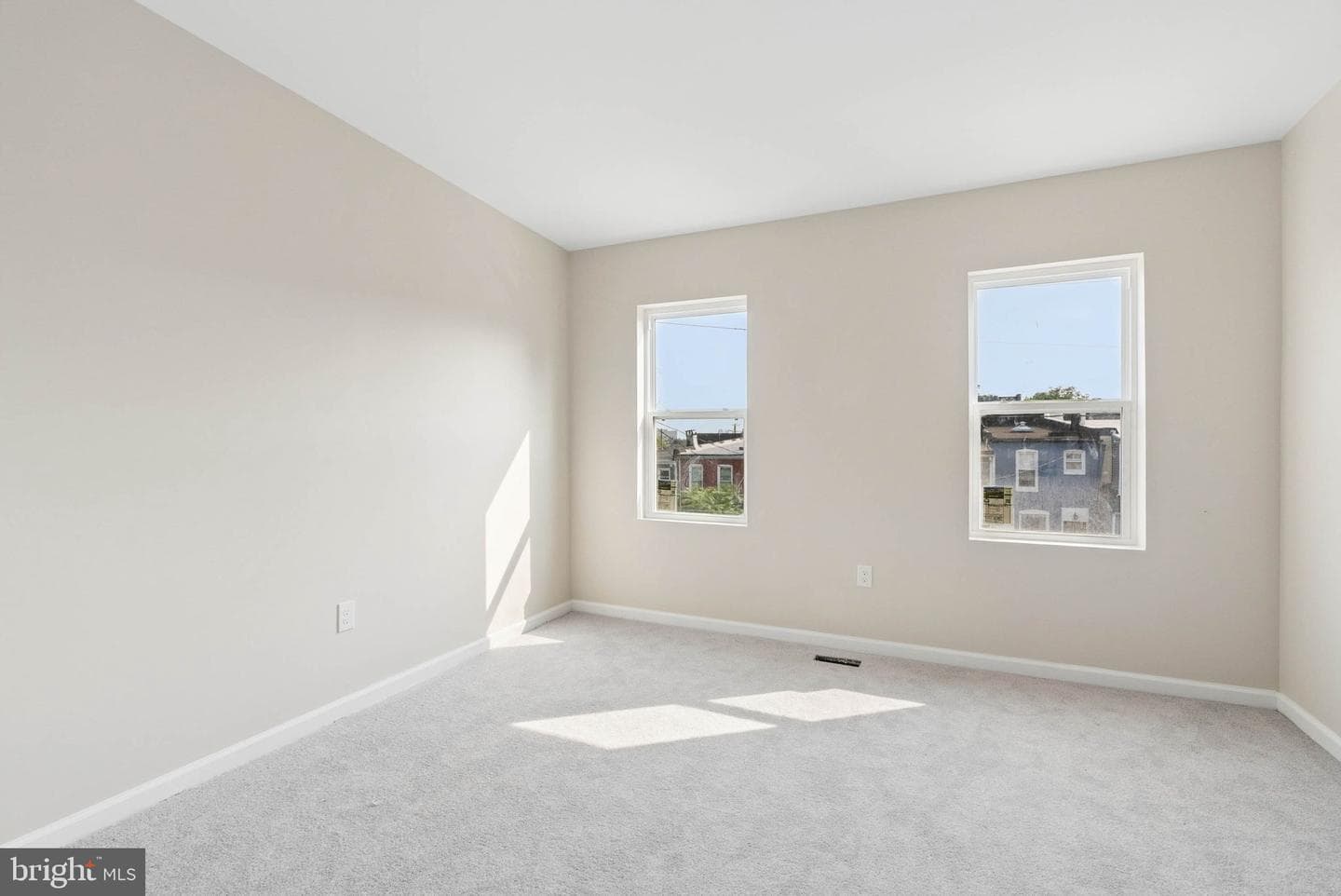 1555 Carswell Street photo 18