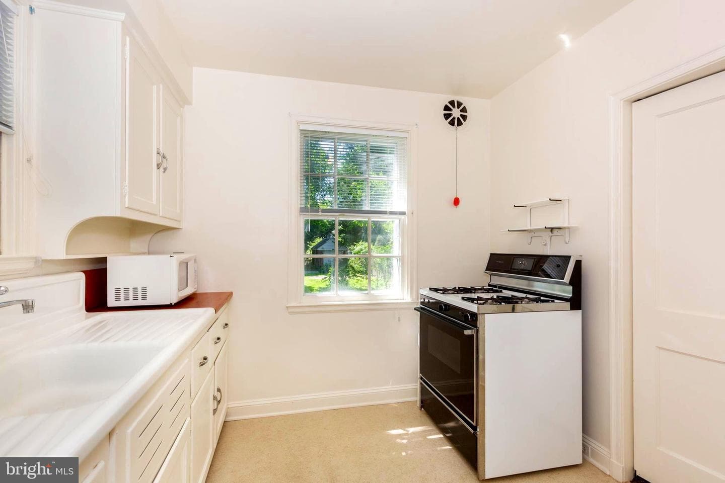 323 Broadmoor Road photo 13