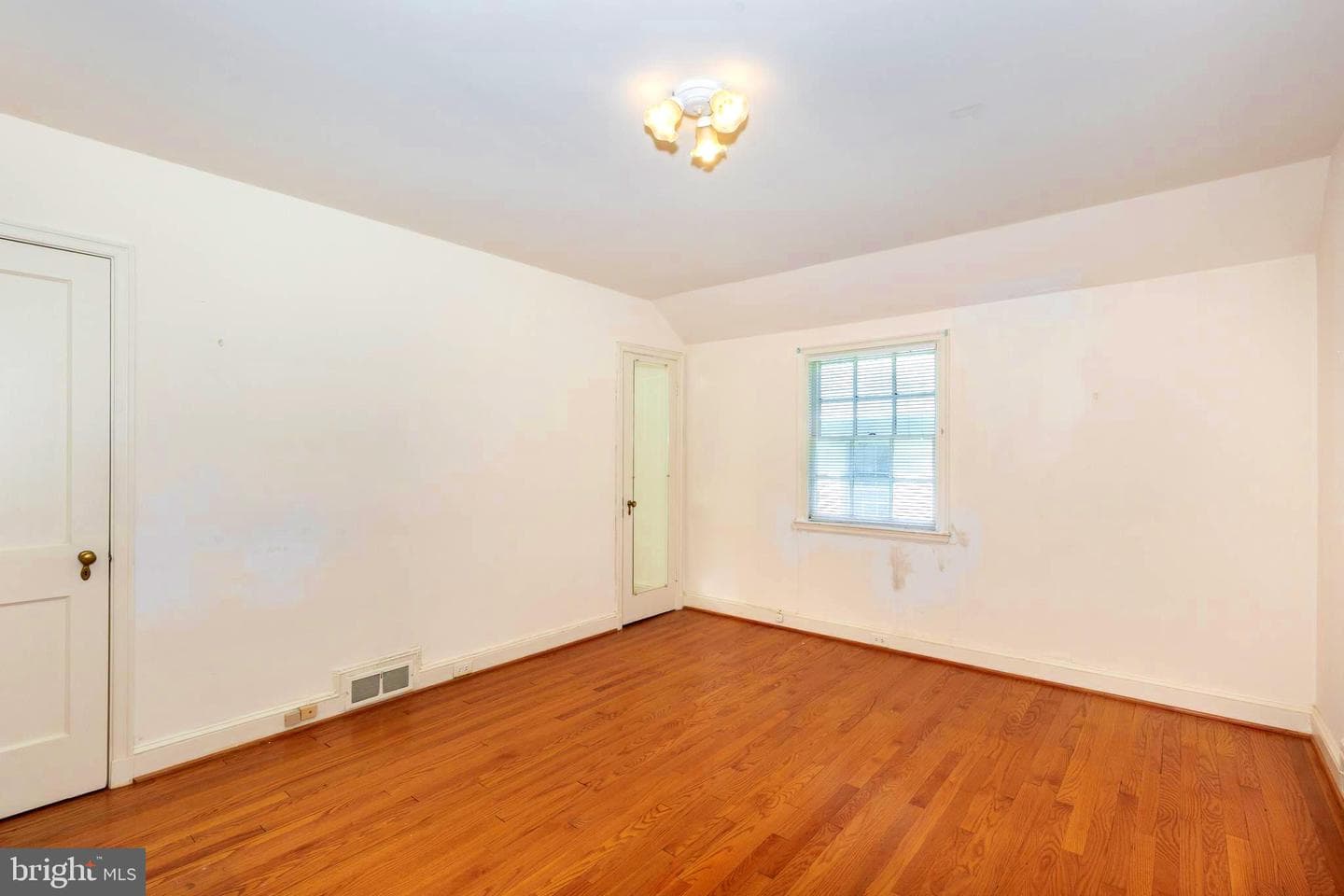 323 Broadmoor Road photo 16