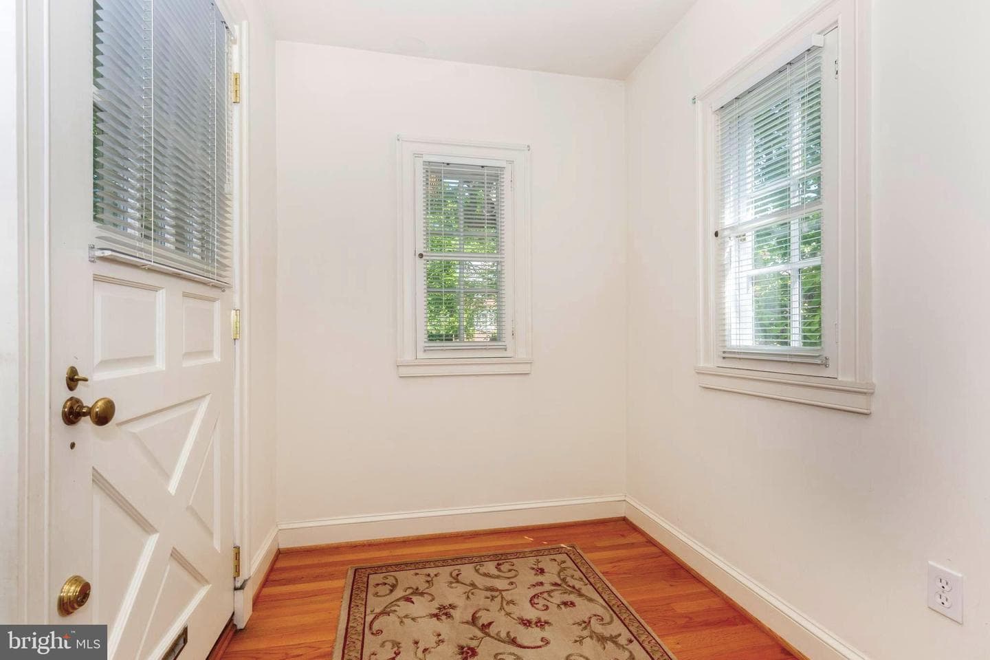 323 Broadmoor Road photo 2