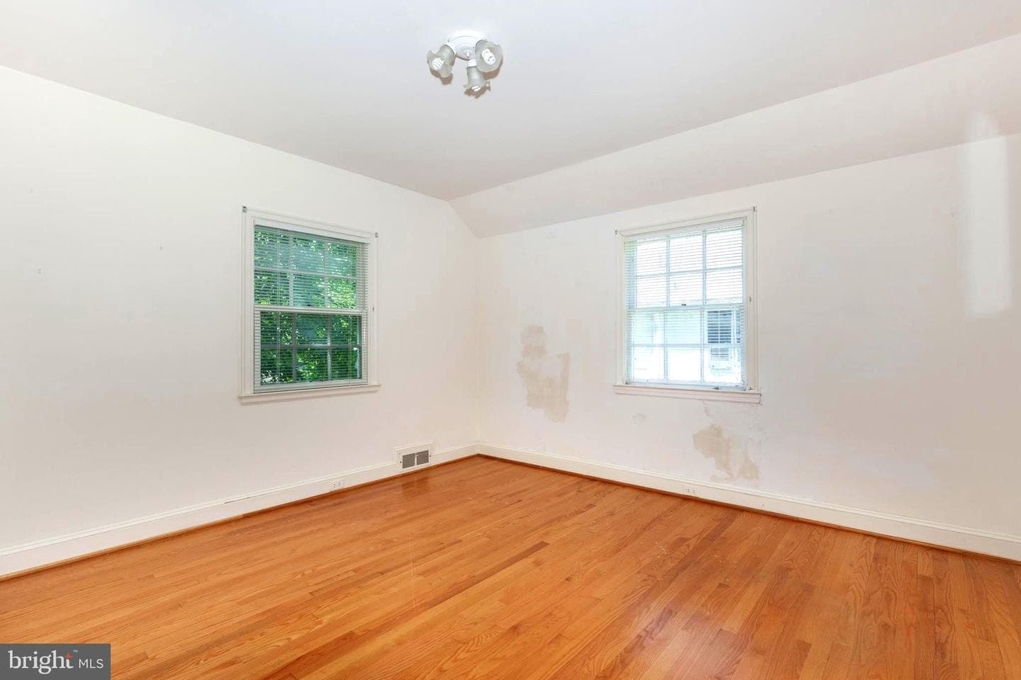 323 Broadmoor Road photo 22